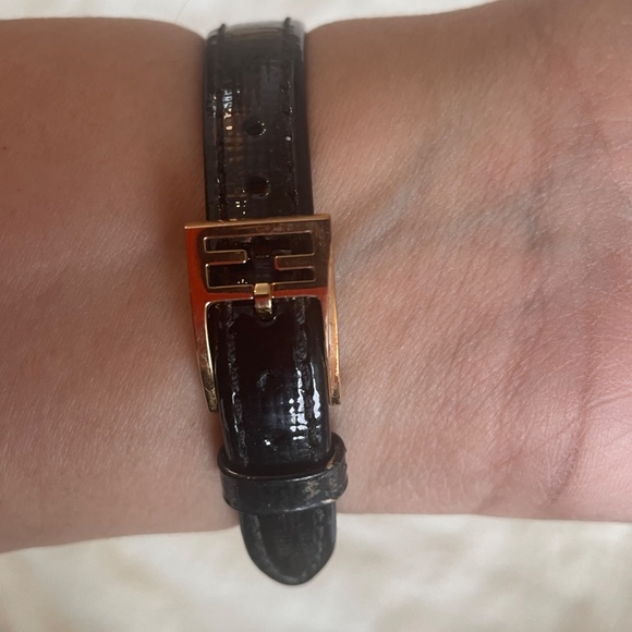 Authentic Fendi rose and black leather strap watch without a box - Picture 8 of 8